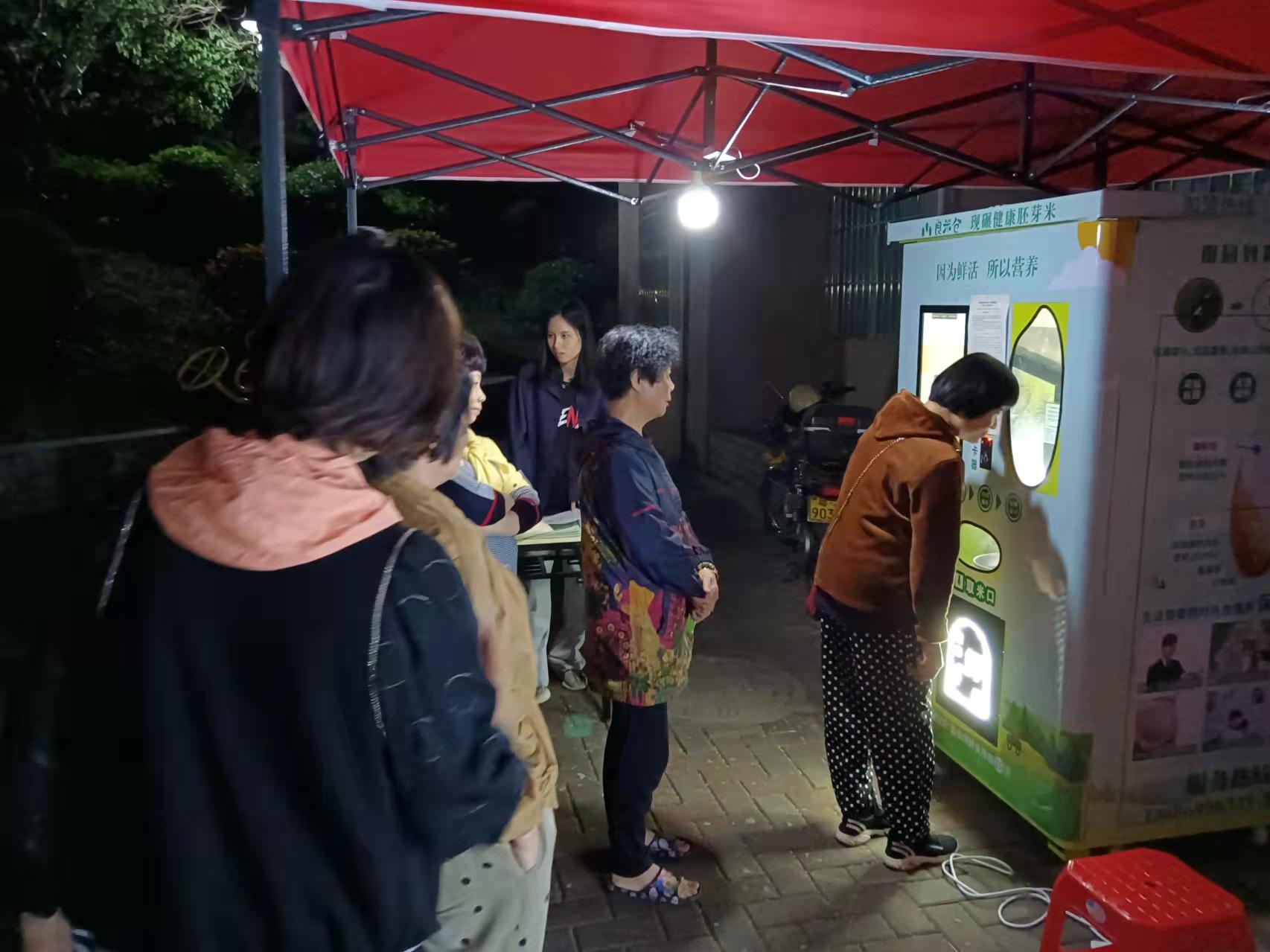 東吉良米倉智能碾米機(jī)