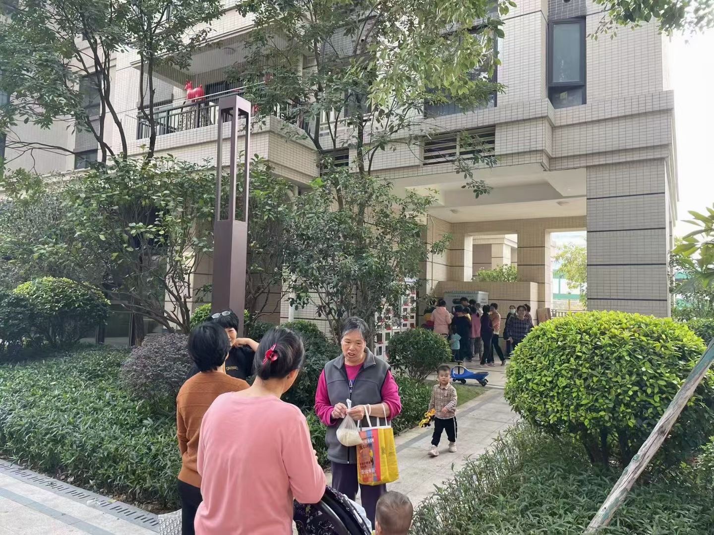 東吉良米倉智能碾米機(jī)