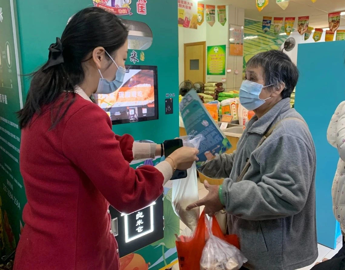 東吉良米倉智能自助碾米機(jī)
